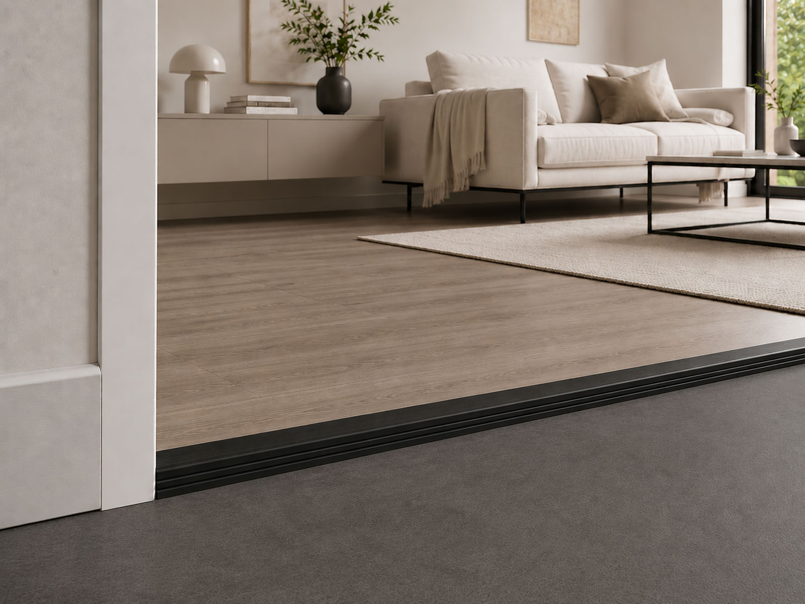Abschlussprofil Laminat 30 x 1900 mm in Schwarz aus Aluminium